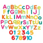 Marvelous magnets – magnetyczne literki i cyferki w drewnianej skrzyneczce, z tablicą / B.Toys