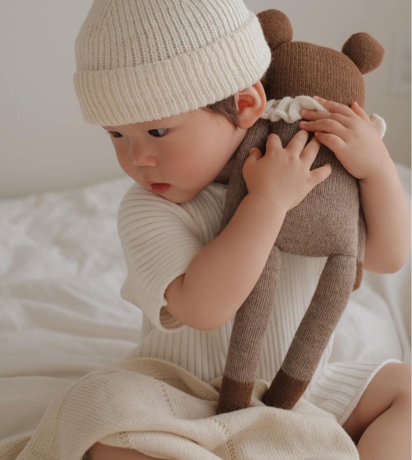 Duży dziergany miś z wełny alpaki - sienna pyjamas / Main Sauvage