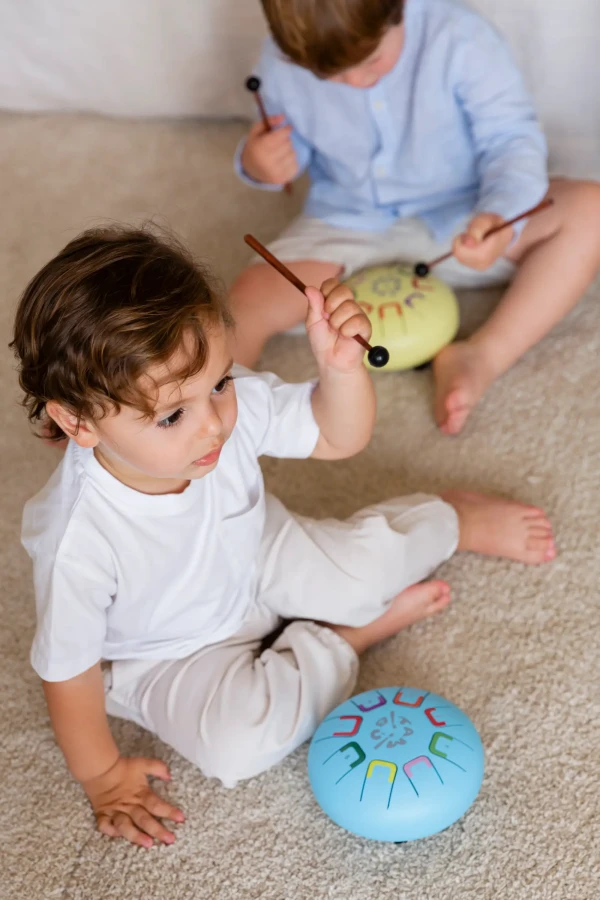 Bębenek językowy Baby Tambu śr. 15cm - Sky Kite / Juegaconmigo