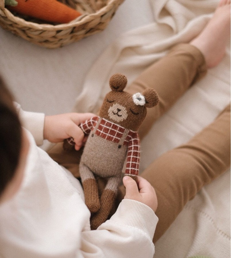 Dziergany miś z wełny alpaki - sienna plaid shirt / Main Sauvage