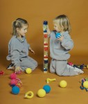 Butelka sensoryczna dwufazowa MOVE SPIRALA niebieska / Petit Boum