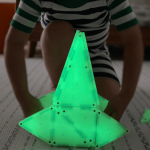 Klocki magnetyczne Glow 16 el. / Magna-Tiles
