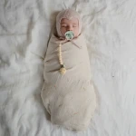 Zawieszka silikonowa na smoczek Hera - Pale Yellow / Mushie