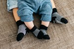 Skarpetki niemowlęce Stay-on-Socks, Black Stripes / KipKep