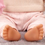 Lalka niemowlę z włosami i smoczkiem, w dwuczęściowym ubranku - brunetka / LullaBaby