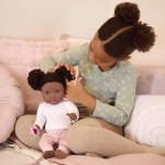 Lalka niemowlę z włosami i smoczkiem, w dwuczęściowym ubranku - ciemnoskóra brunetka / LullaBaby