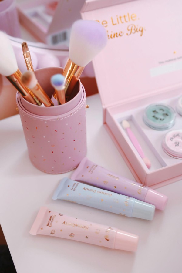 Naturalny zestaw do makijażu DELUXE, cienie, róż, szminka i akcesoria / Oh Flossy