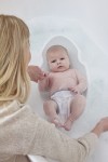 Leżaczek do kąpieli noworodka Eucalyptus / Shnuggle Baby