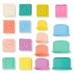 Stackin’ Squishies – miękkie kubeczki i klocki sensoryczne 2w1 / B.Toys