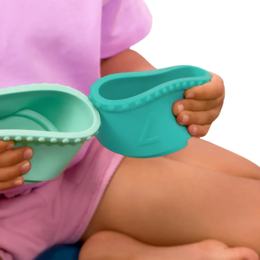 Stackin’ Squishies – miękkie kubeczki i klocki sensoryczne 2w1 / B.Toys