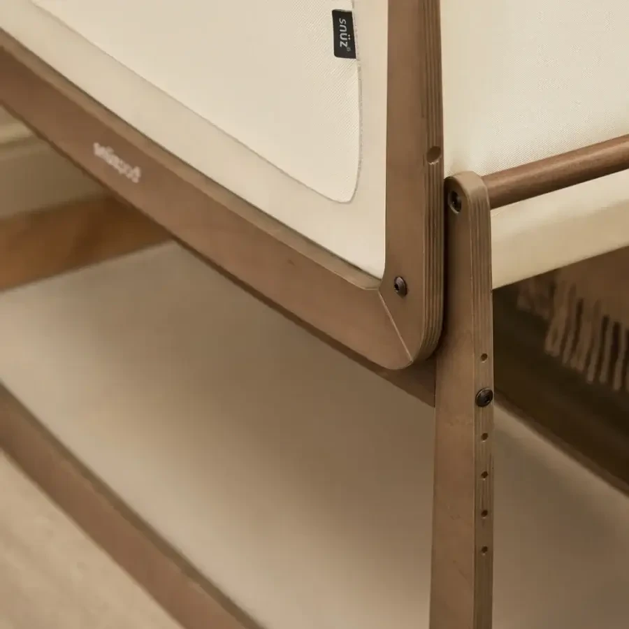 Wielofunkcyjne łóżeczko dostawne SnuzPod5 - walnut / Snuz