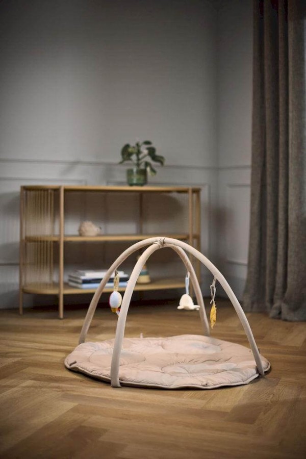 Mata edukacyjna z 3 zabawkami - Beige / Filibabba 