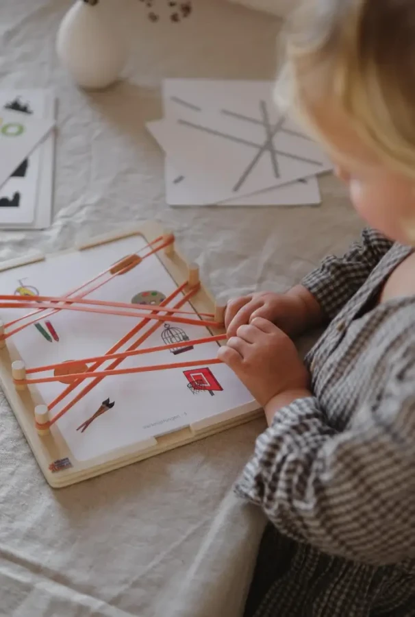 Świat Kolorów i Kształtów. Karty Edukacyjne Lemo / WiemTo