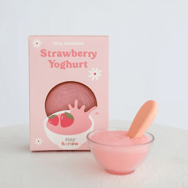 Zestaw Tiny Tummies Magiczna miseczka i łyżeczka, Jogurt Truskawkowy / Tiny Harlow