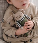 Dziergany królik z wełny alpaki - olive overalls / Main Sauvage