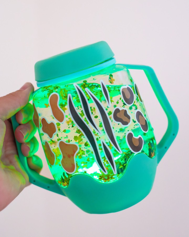 Zestaw sensoryczny DIY, świecący słoik z brokatami i figurkami Fun Fillers + naklejki gratis - ZOO / Glo Pals
