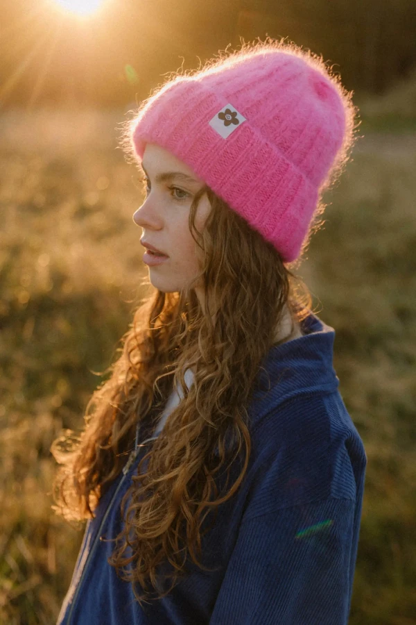 Czapka MOHER FLUFFY - Electric Pink / JUNGMOB