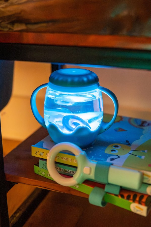 Mini słoik sensoryczny, świecący do napełnienia wodą - niebieski / Glo Pals
