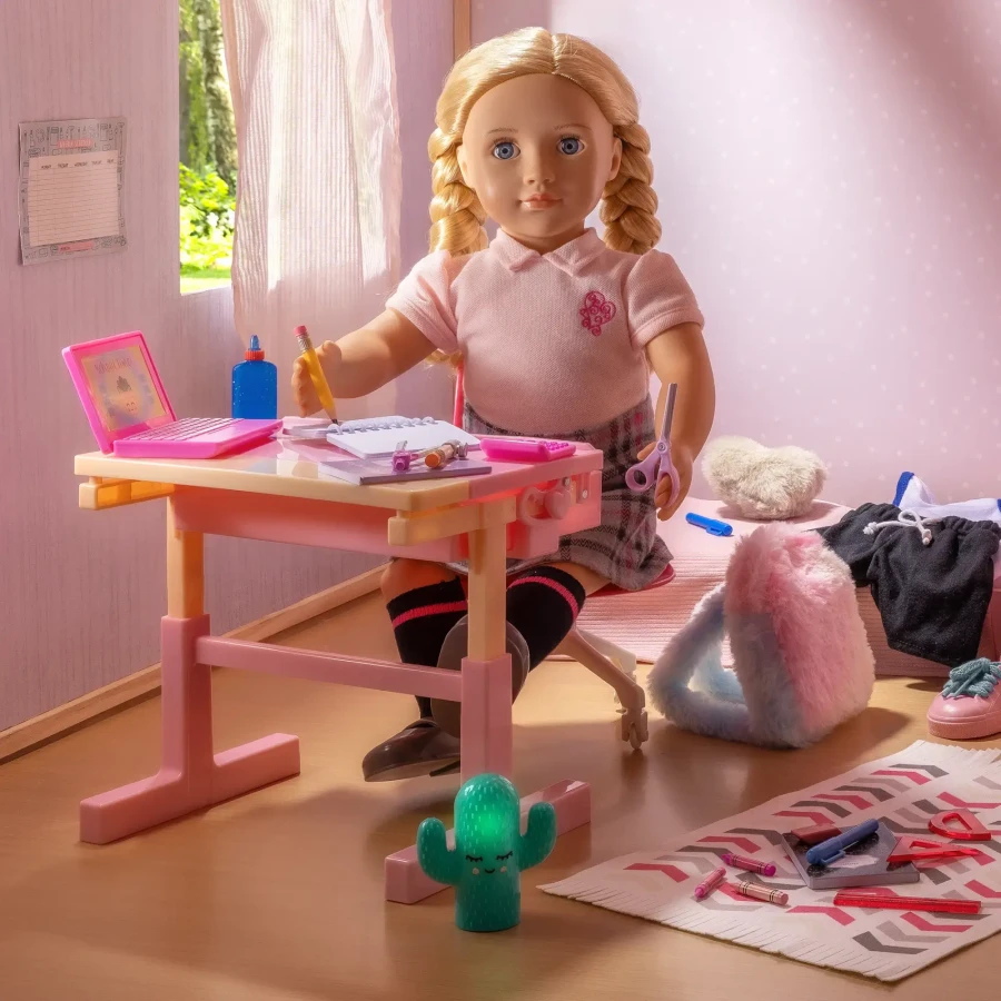 Ławka szkolna z krzesłem, tornistrem i przyborami szkolnymi - School Dreams / OurGeneration