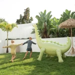Dmuchany zraszacz gigant - Dino Into the Wild, khaki / Sunny Life
