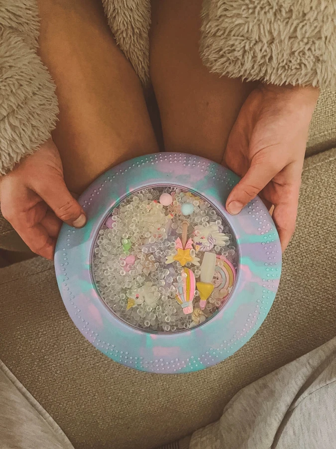 Sensoryczny dysk z figurkami A-Ku-Ku! Peekaboo - Jednorożec / Jellystone