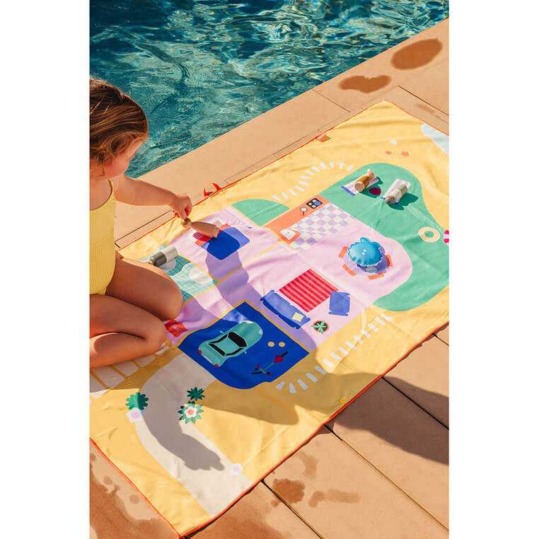 Dwustronny ręcznik plażowy PlayTowels - Doll house / QUUT