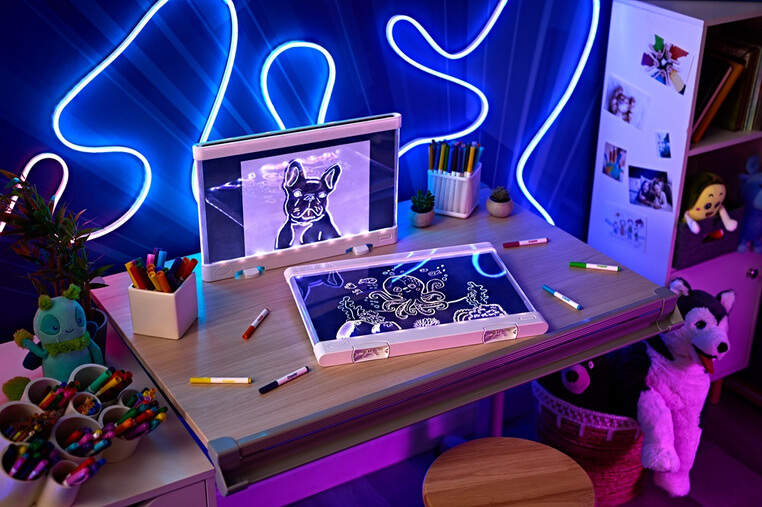 Tablica podświetlana do rysowania dla dzieci LED z 6 żelowymi flamastrami 6+ / Crayola