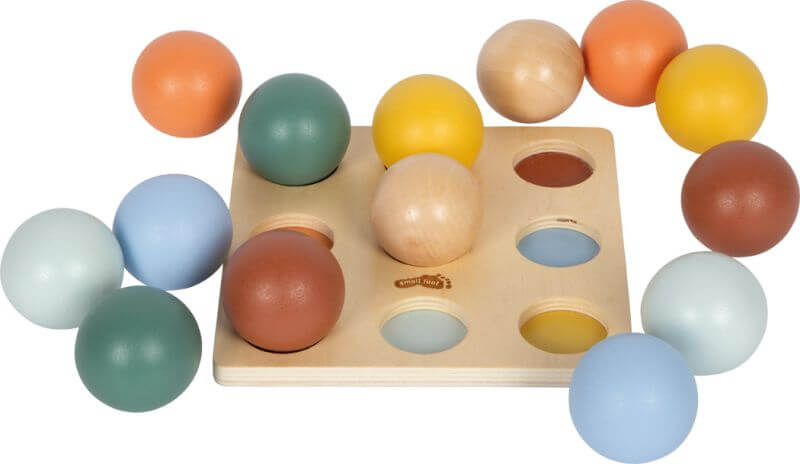 Edukacyjny sorter Montessori z drewnianymi kulkami i planszą / Small Foot