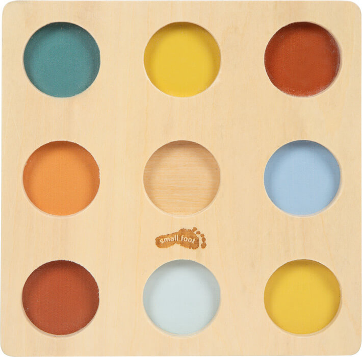 Edukacyjny sorter Montessori z drewnianymi kulkami i planszą / Small Foot