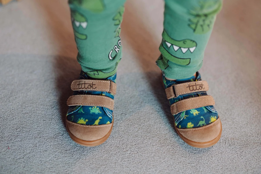 Trampki na plac zabaw, do żłobka, przedszkola - NAVY DINO / TITOT