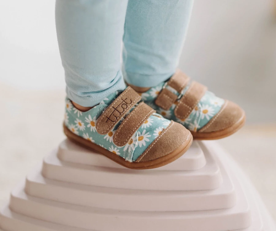 Trampki na plac zabaw, do żłobka, przedszkola - BLUE DAISY / TITOT