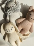 Przytulanka sensoryczna Mini Króliczek - off white / Konges Slojd