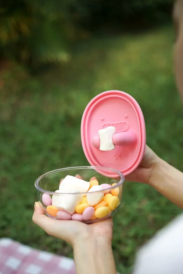 Innowacyjny pojemnik na przekąski FINGER SNACK BOWL - Peony Pink / Monchi