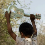 Drewniana gitara zielona Safari Friends FSC / Little Dutch