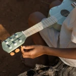 Drewniana gitara zielona Safari Friends FSC / Little Dutch