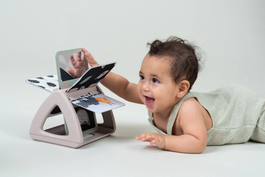 Obracająca się książeczka grzechocząca Tummy Time - Czarno-Biała / Taf Toys