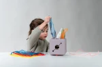 Interaktywna kostka z wyskakującymi chusteczkami / Taf Toys