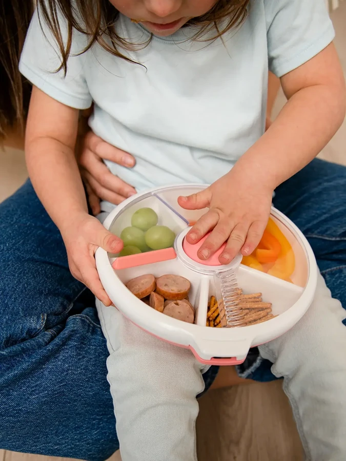 LARGE SNACK SPINNER duży pojemnik na przekąski, Coral Pink / GOBE