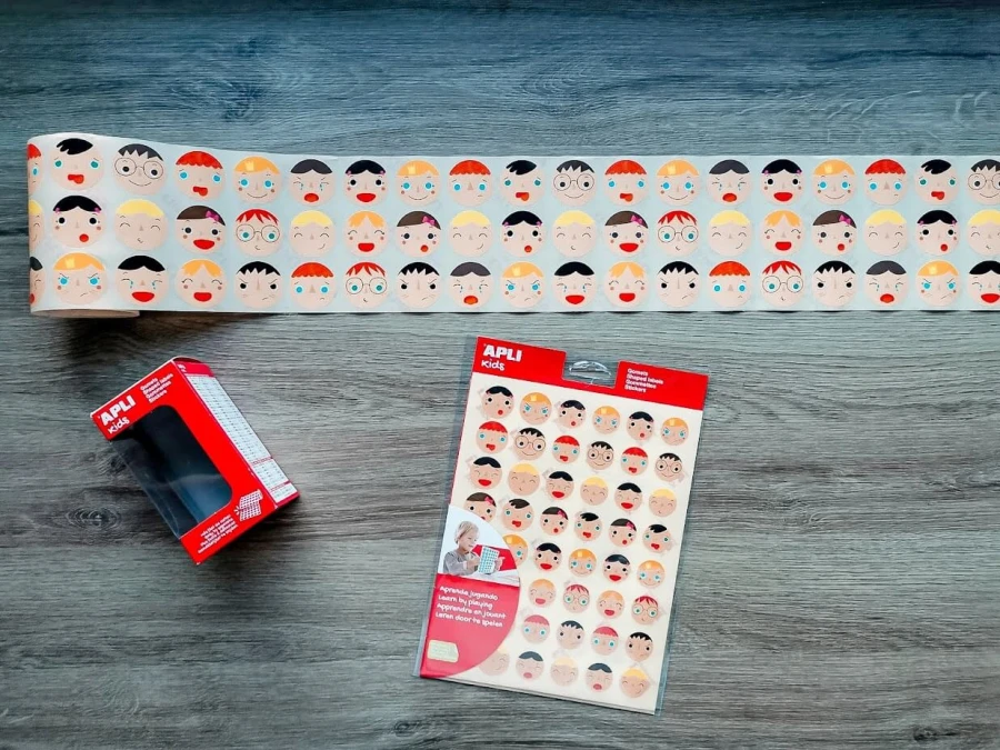 Zestaw naklejek w rolce - Emocje, 360szt. / Apli Kids