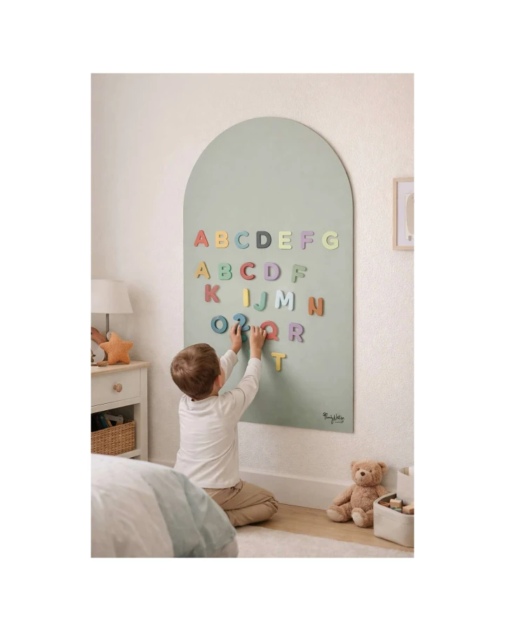 Magnetyczna tablica samoprzylepna MagneKids Arch 95×60cm - Sage Green / Family Nation