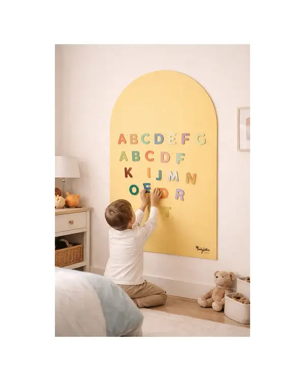 Magnetyczna tablica samoprzylepna MagneKids Arch 95×60cm - Sand / Family Nation
