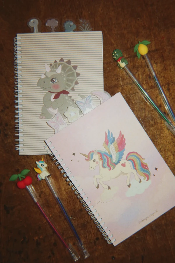 Kreatywny zestaw papierniczy, notes, naklejki i brokatowe długopisy - unicorn / Konges Slojd
