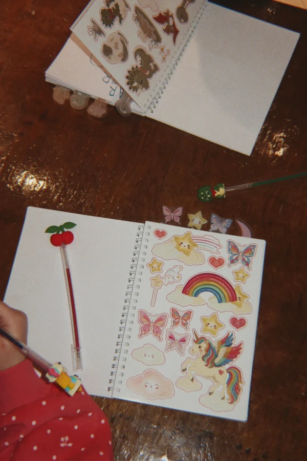 Kreatywny zestaw papierniczy, notes, naklejki i brokatowe długopisy - unicorn / Konges Slojd