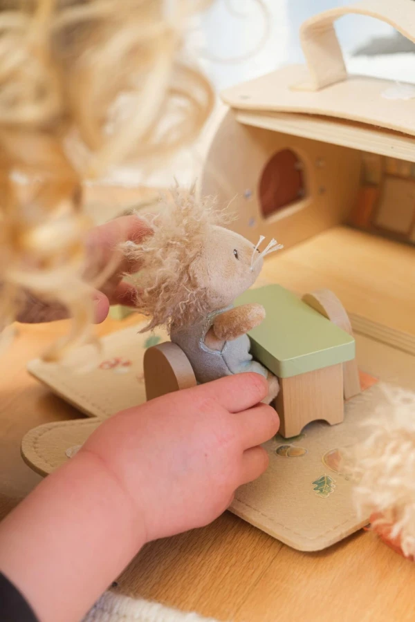 Domek z bali z figurkami przyjaciół / Egmont Toys