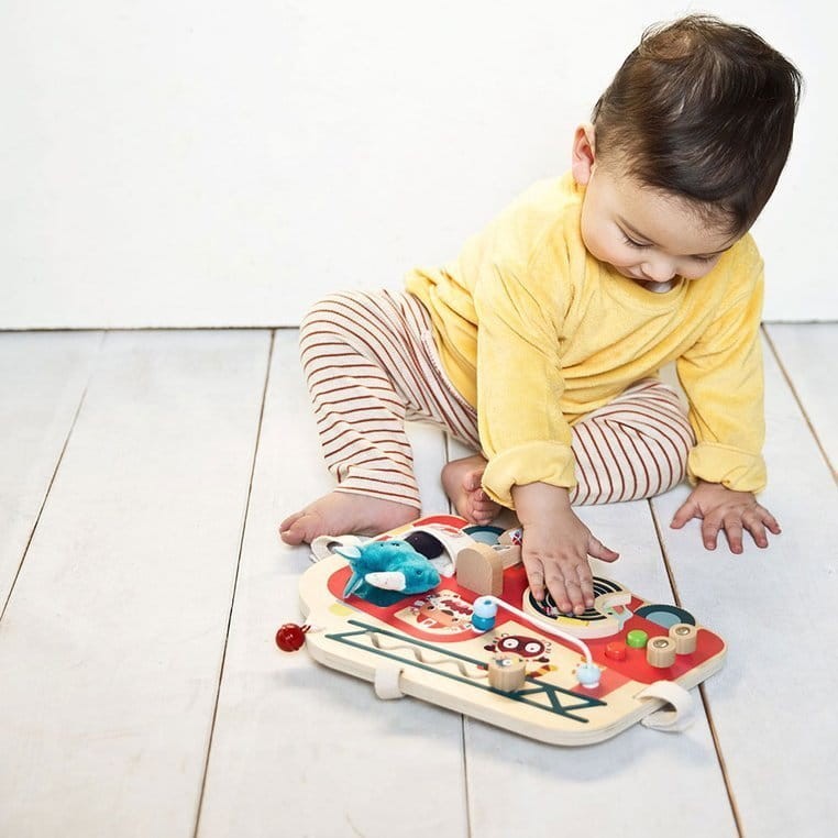 Drewniana tablica manipulacyjna Wóz strażacki Nosorożec Marius 9 m+ / Lilliputiens