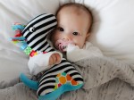 Żyrafa Tymek biało-czarna pobudzająca zmysły / Mom's Care