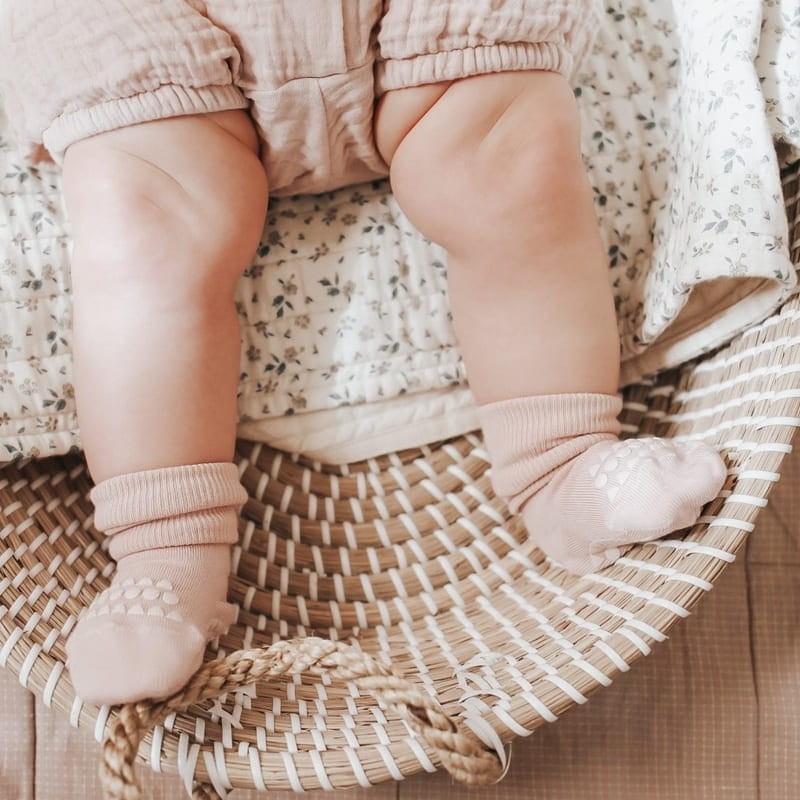 Antypoślizgowe skarpetki do nauki chodzenia BAMBOO Soft Pink / GoBabyGo