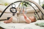 Gimnastyka, mata edukacyjna z pałąkami Decor - czarno-biała / Tiny Love