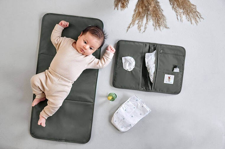 Przewijak podróżny z etui na akcesoria olive / Lassig Casual Label