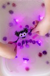 Postać do kąpieli Lumi - zestaw z dwiema kostkami sensorycznymi świecącymi w wodzie / Glo Pals